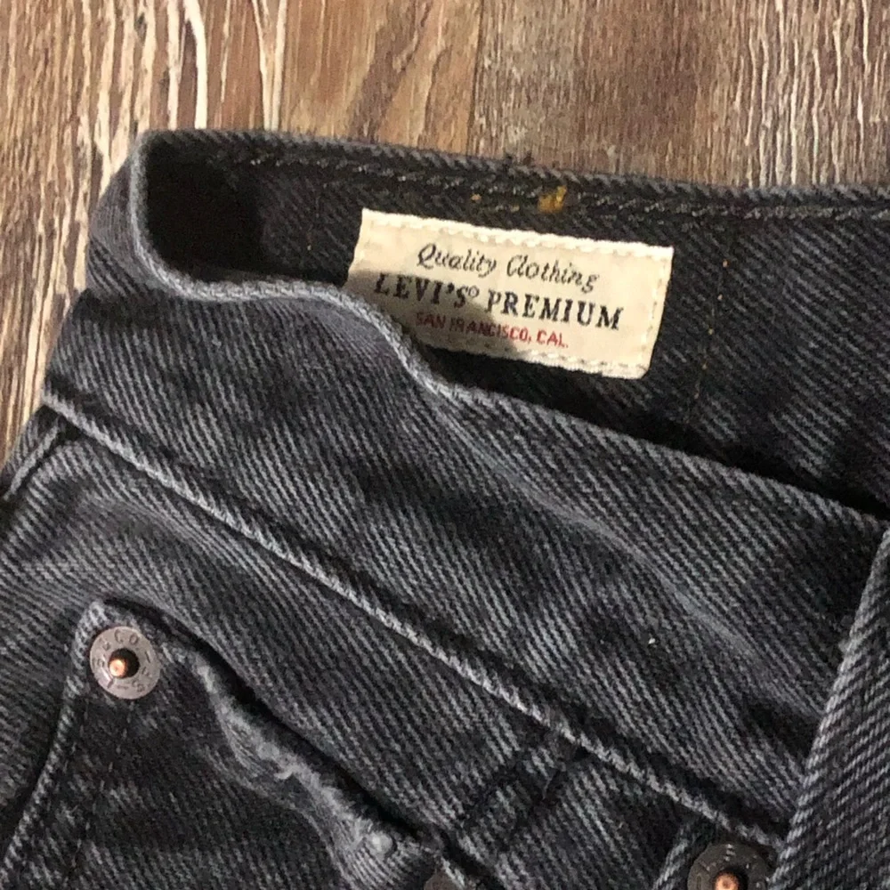 Levi's Middy Ankle Bootcut Jeans Women's 27 Black Cropped Premium Denim - Picture 3 of 7